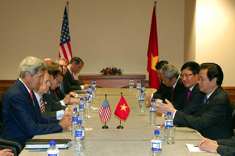 Aktivitäten von Premierminister Nguyen Tan Dung beim ASEAN-Gipfel - ảnh 3